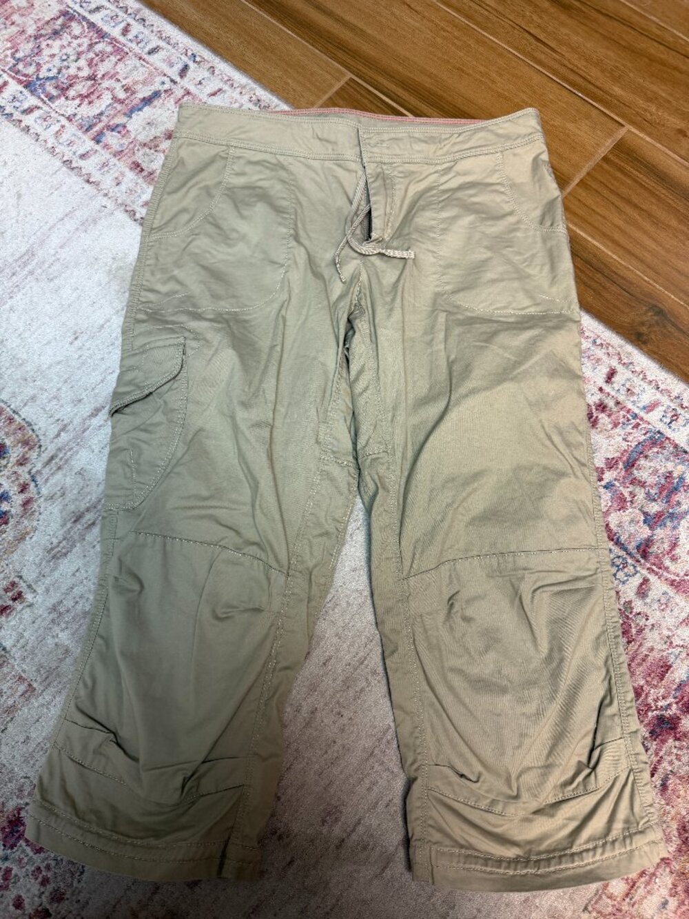 The North face Women's Khaki Cargo Pants Size 10 In Great Shape!!